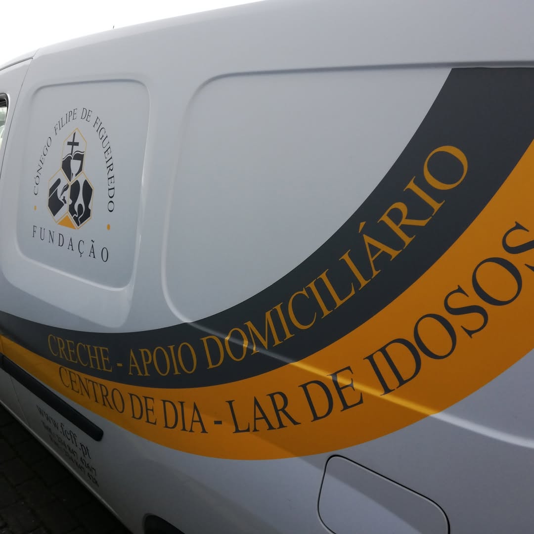 Decoração de viatura de apoio domiciliário, trabalho realizado pela Publiria